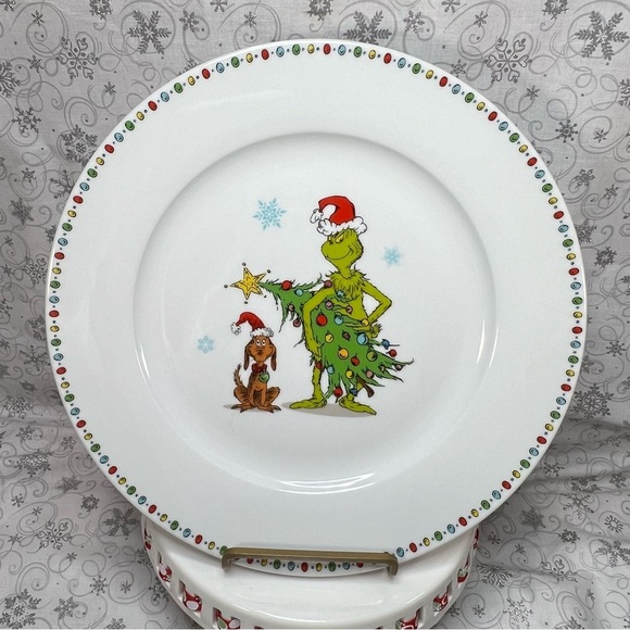 How The Grinch Stole Christmas 18 Piece Dining Set - Dinner | Salad/App & Mugs - Picture 10 of 10